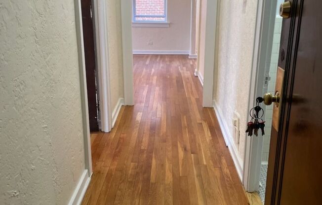 1 bed, 1 bath, 708 sqft, $1,340, Unit King Edward Annex 32