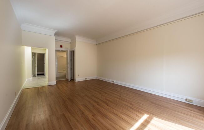 Studio, 1 bath, 398 sqft, $2,600