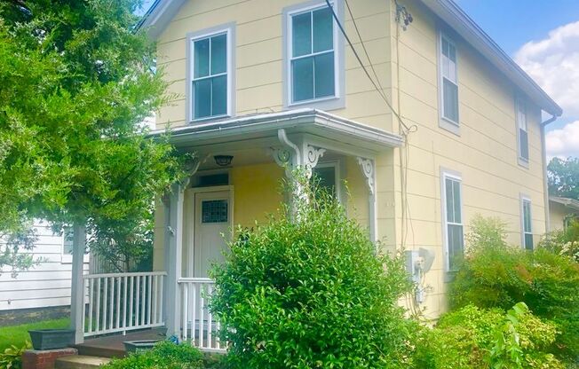 Cozy 2 BR/1 BA Single-Family Home in Laurel!