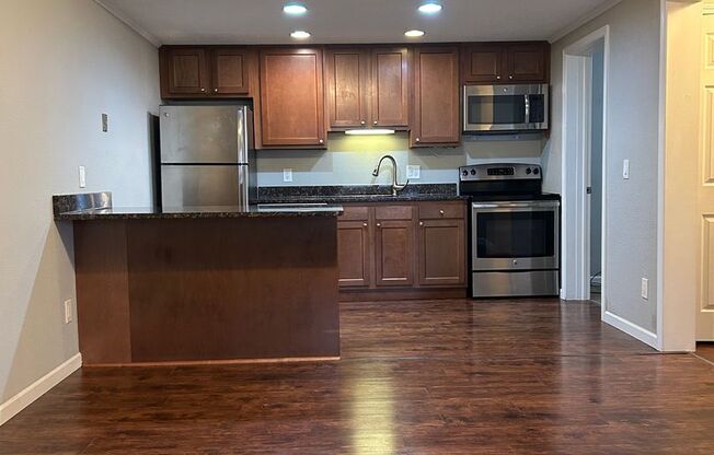 1 bed, 1 bath, 576 sqft, $1,150, Unit 124