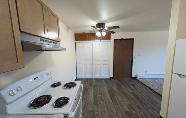 2 beds, 1 bath, 970 sqft, $1,299, Unit FB   2135