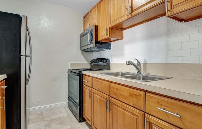 MOVE IN SPECIAL ONE MONTH FREE -Renovated 1 bedroom 1 bath Pet Friendly Apt with Washer Dryer hook ups