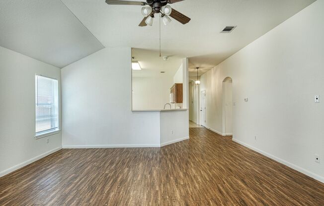 Nice 4/2/2in Ridgewood!