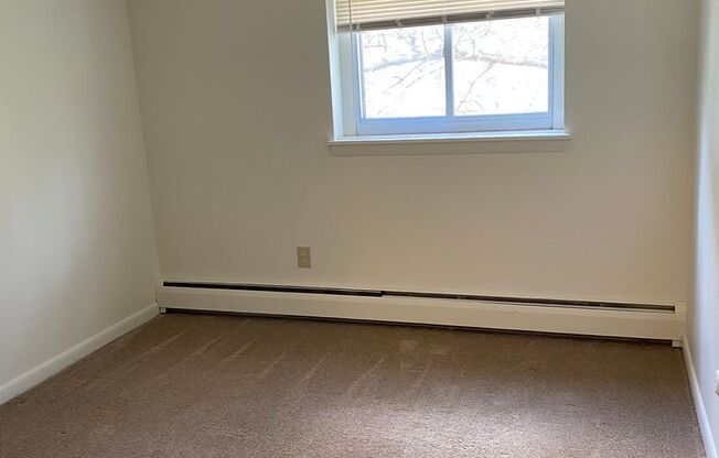 2 beds, 1 bath, 840 sqft, $1,925, Unit 144-5A