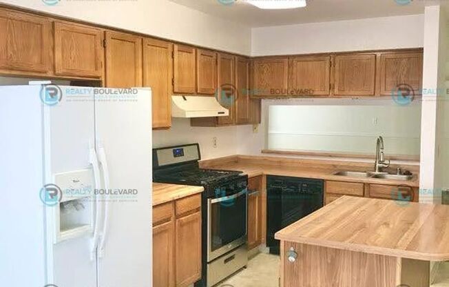 3BR/2BA Single-Story with Backyard, RV Parking, 2 car garage, close to UNR!