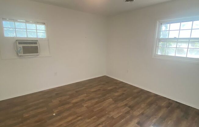 3 beds, 1 bath, $900