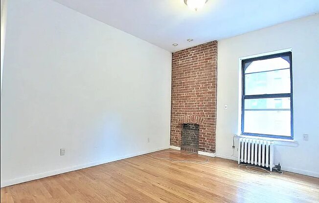 1402 LEXINGTON AVE