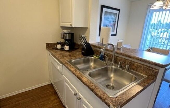 2 beds, 1 bath, 915 sqft, $1,685, Unit 433