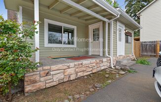 Charming Three Bedroom Home in Hazelwood!