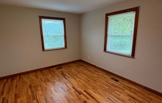 3 beds, 1 bath, $2,000