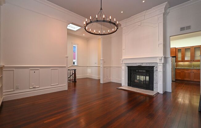 Expansive 4 br/2 ba Victorian in Pacific Heights w/Outside Deck/Patio & Pet Friendly! AMSI/NOVO Realty/Maureen Couture