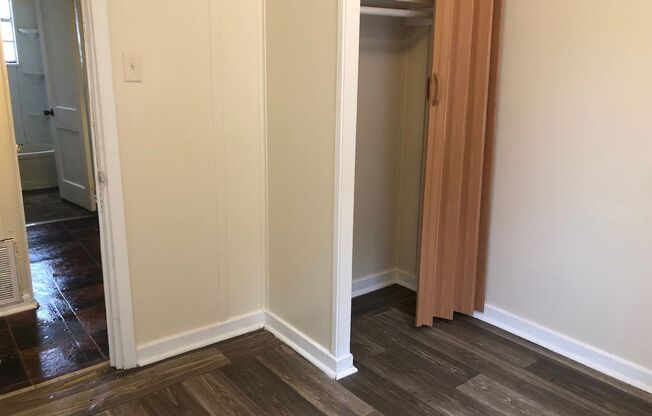 3 beds, 1 bath, $800