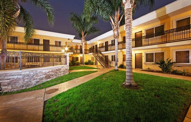 Remodeled Condo - Complex W/ Pool, Gym & BBQ Area