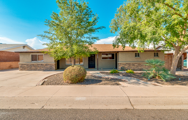 RARE 4 BEDROOM 4 BATHROOM HOME IN CLOSE PROXIMITY TO OLD TOWN SCOTTSDALE AND ARIZONA STATE UNIVERSITY