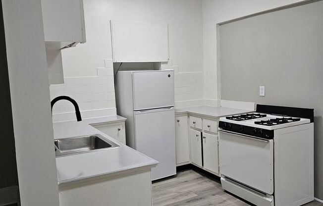 1 bed, 1 bath, 465 sqft, $1,050, Unit 7