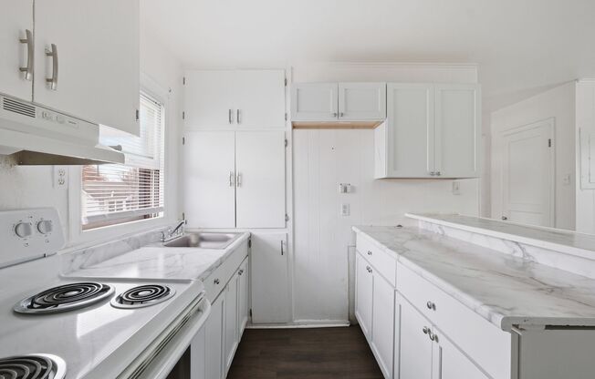 2 beds, 1 bath, 650 sqft, $950, Unit 1015 N Scott Avenue #109
