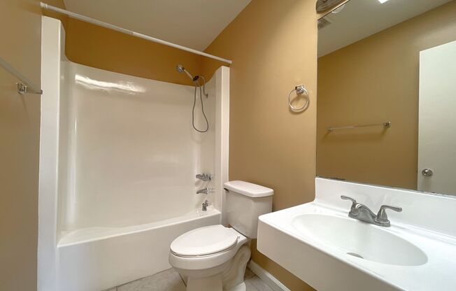 2 beds, 1 bath, $1,699, Unit 07