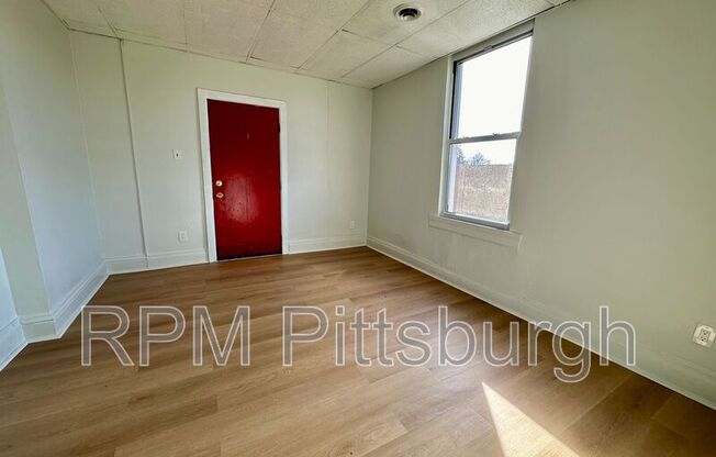 2 beds, 1 bath, $1,300