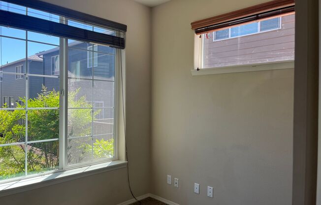 Beautiful 4BD + Den | 2.5BA | Single Family Home | Orenco Gardens Neighborhood