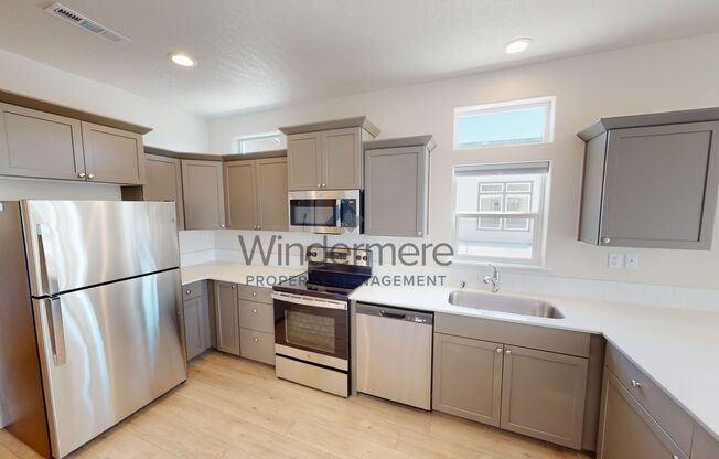 3 beds, 2 baths, 1,064 sqft, $1,895, Unit 1348 Artesia