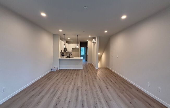 Stunning 3BD/3BTH Modern Townhouse in Snohomish for Lease!