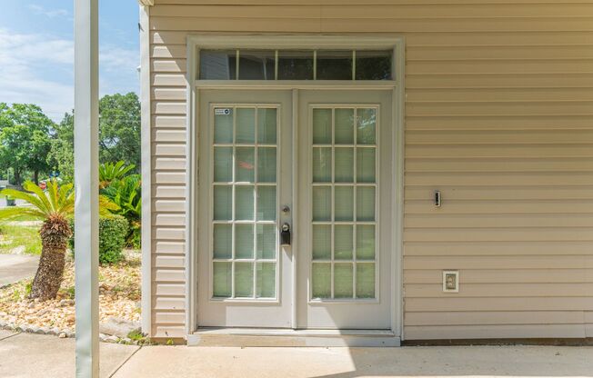 Spacious 3BR/3BA Townhome in PRIME location!!