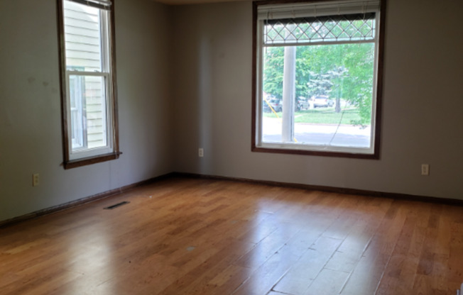 2 beds, 1 bath, $950