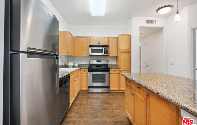 1 bed, 1 bath, 910 sqft, $2,900, Unit 355