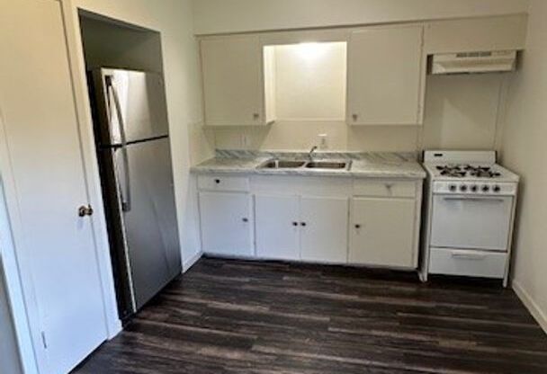 2 beds, 1 bath, 800 sqft, $1,495, Unit 201