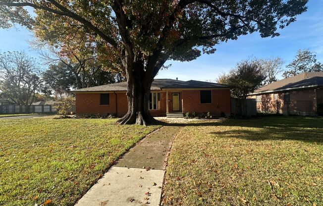 Charming 2-Bed, 2-Bath Home in Dallas!