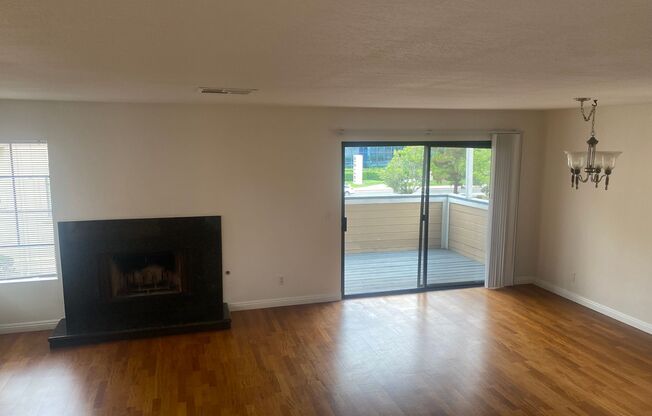 2BD/2.5BA townhome in UTC Near UCSD!