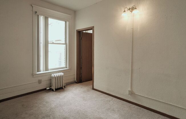 1 bed, 1 bath, 295 sqft, $555, Unit 405