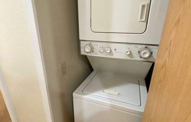 2 beds, 2 baths, 900 sqft, $2,795, Unit 207