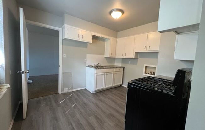 3 beds, 1 bath, $1,295