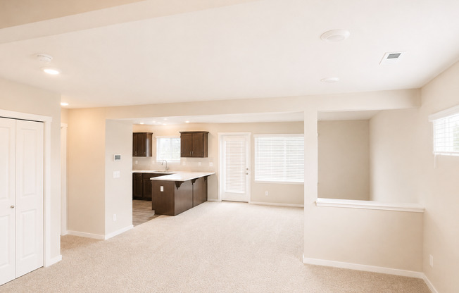 Puyallup - Beautiful 4 bedroom, 2.5 bath home! Available Now!