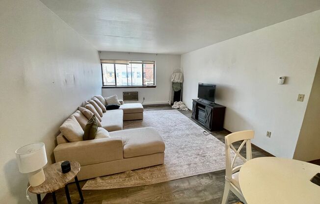 2 beds, 1 bath, $1,295, Unit 201