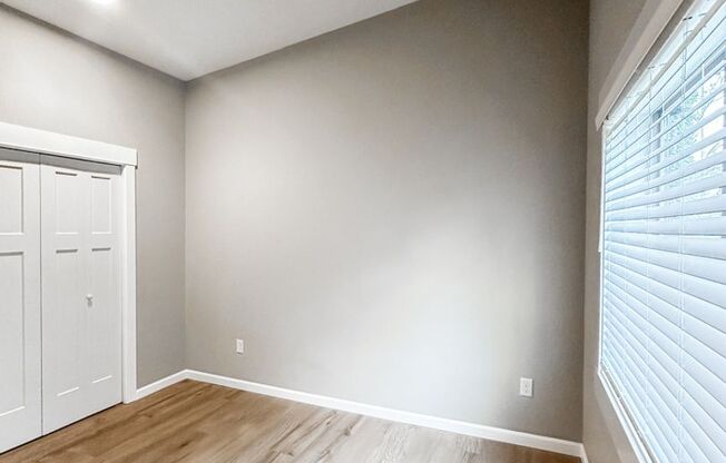 1 bed, 1 bath, 690 sqft, $1,300, Unit Cap5