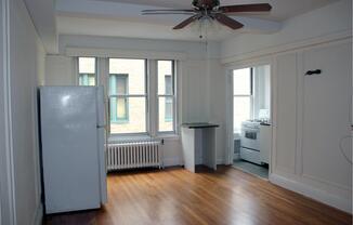 325 W 45 ST