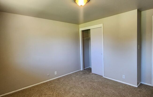 2 beds, 1 bath, 800 sqft, $995, Unit #20