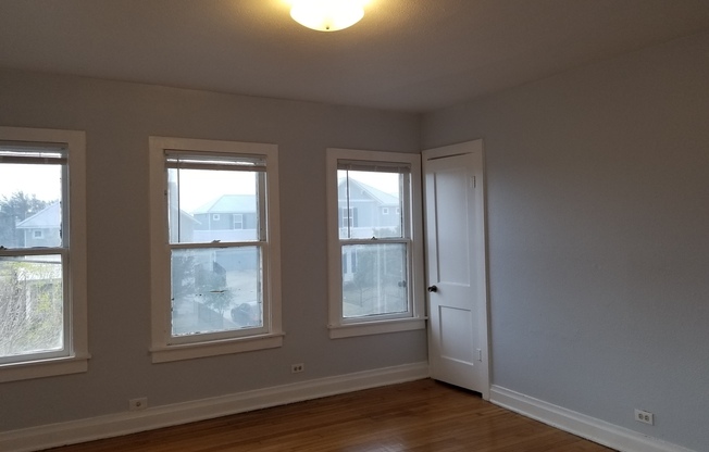 1 bed, 1 bath, 700 sqft, $850, Unit Unit 3