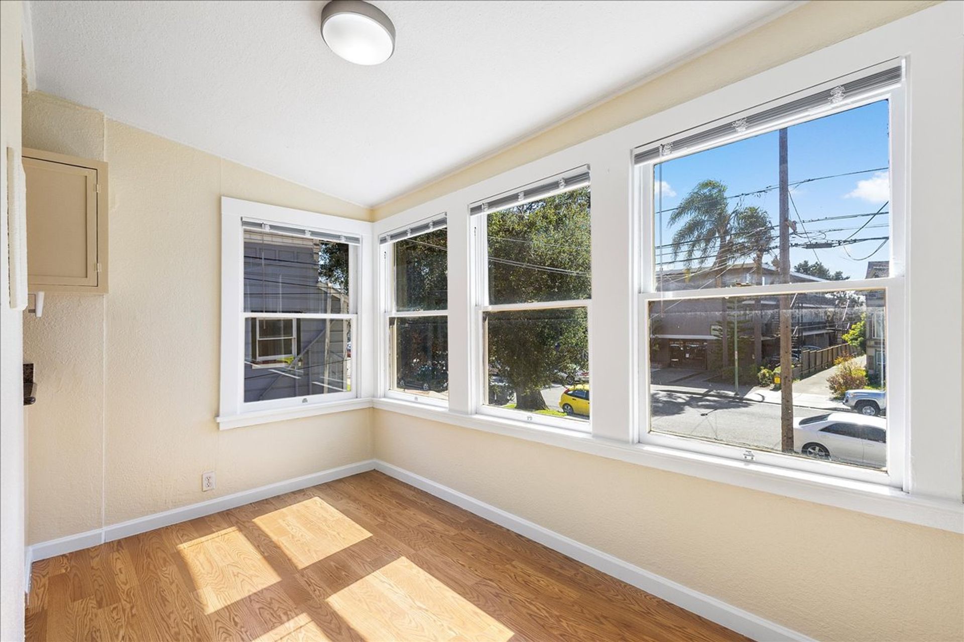 2241 San Jose Ave #D - 1 bedroom | 1 bath | Upper unit