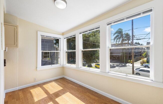 2241 San Jose Ave #D - 1 bedroom | 1 bath | Upper unit