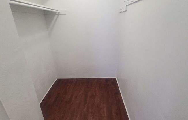 1 bed, 1 bath, 700 sqft, $799, Unit 9