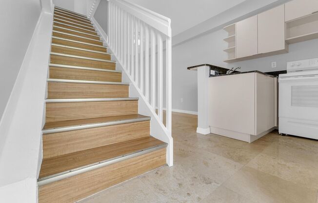 1 bed, 1.5 baths, 693 sqft, $1,950, Unit 208