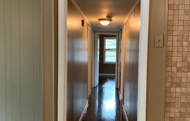 3 beds, 1 bath, $1,095