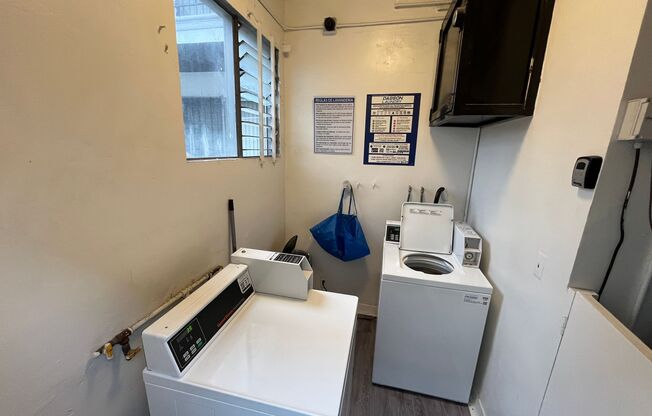 350 South Manhattan Place