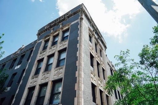 2 beds, 1 bath, $2,300, Unit 201