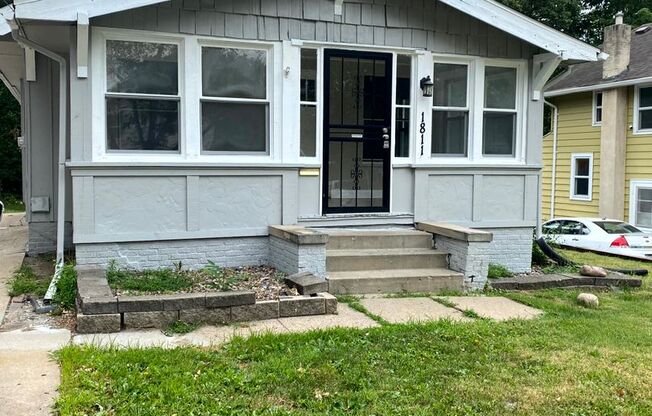 Updated 2 bedroom 1 bath home - located on the East side of Des Moines