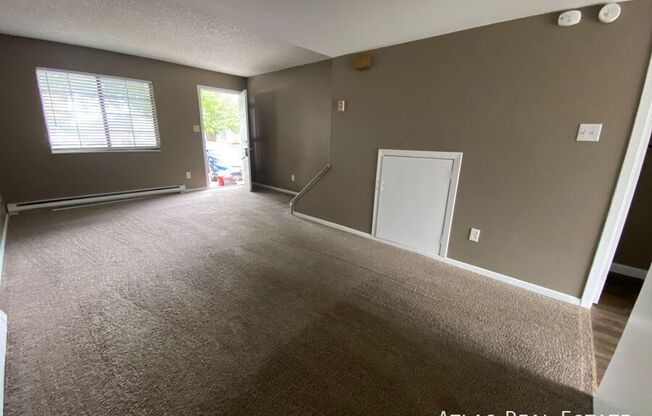 25 ROYAL CREST DR