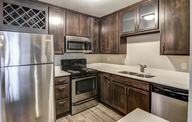 2 beds, 2 baths, 1,037 sqft, $1,675, Unit 3900211